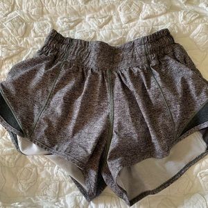 Lululemon Hotty Hot 2.5 Shorts